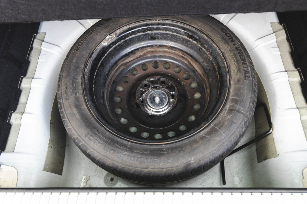 Opel Astra J 2011 фото 27