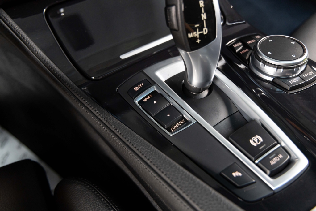 BMW 5 Series 2015 фото 26