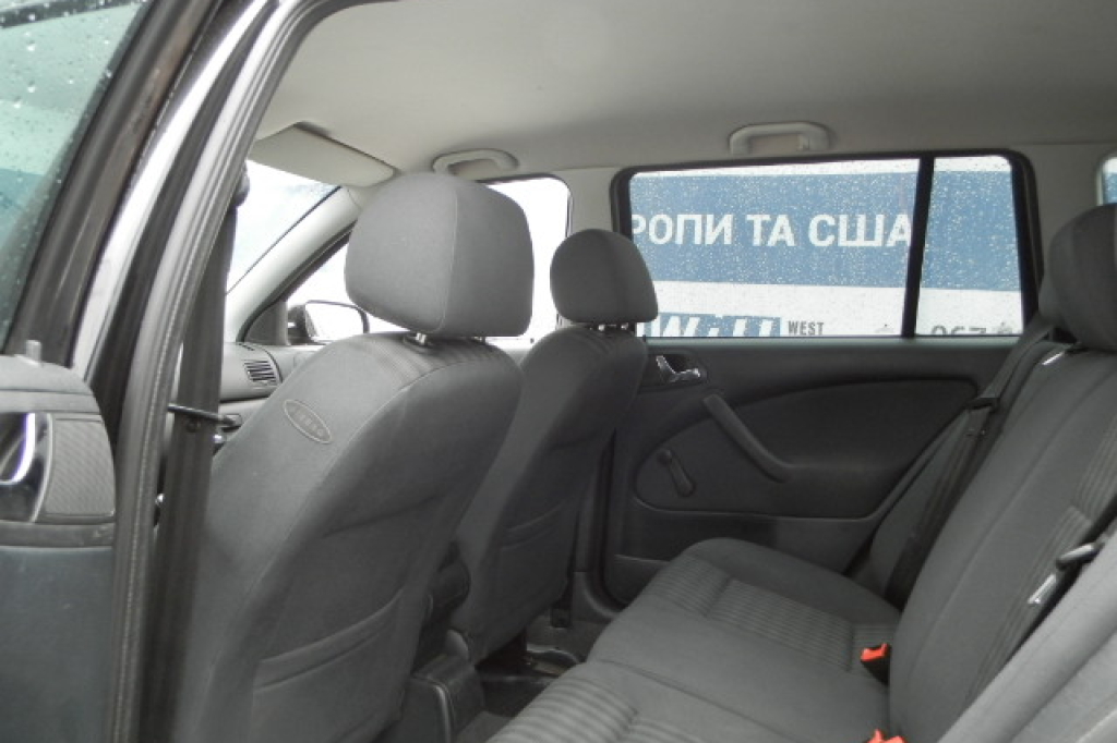 Skoda Octavia Tour 1.6 MPI 2004 photo 15