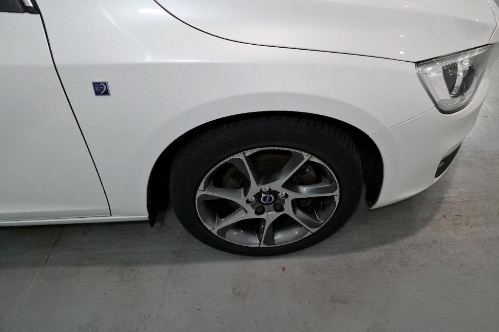 Volvo V60 2016 фото 35