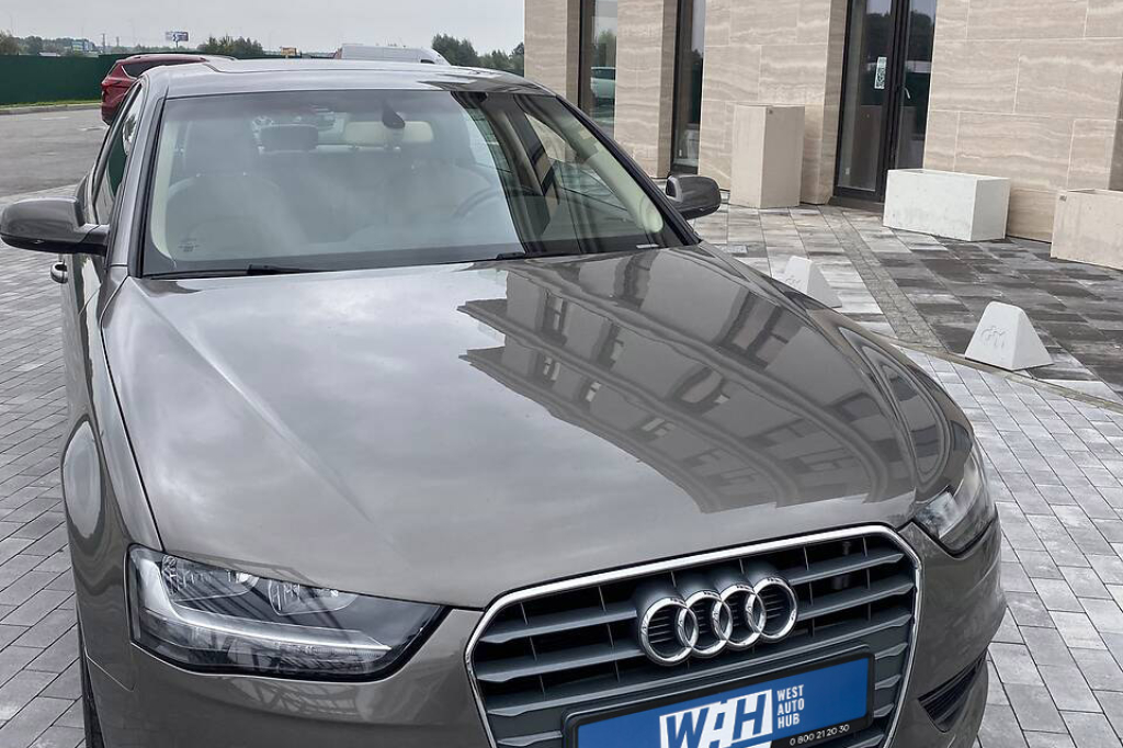 Audi A4 2013 photo 2