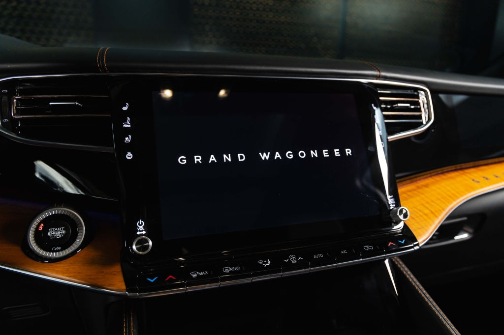 Jeep Grand Wagoneer 2022 фото Jeep Grand Wagoneer 2022 фото 39