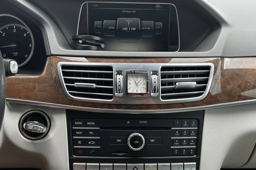 Mercedes-Benz E-Class 2015 4Matic фото Mercedes-Benz E-Class 2015 4Matic фото 19