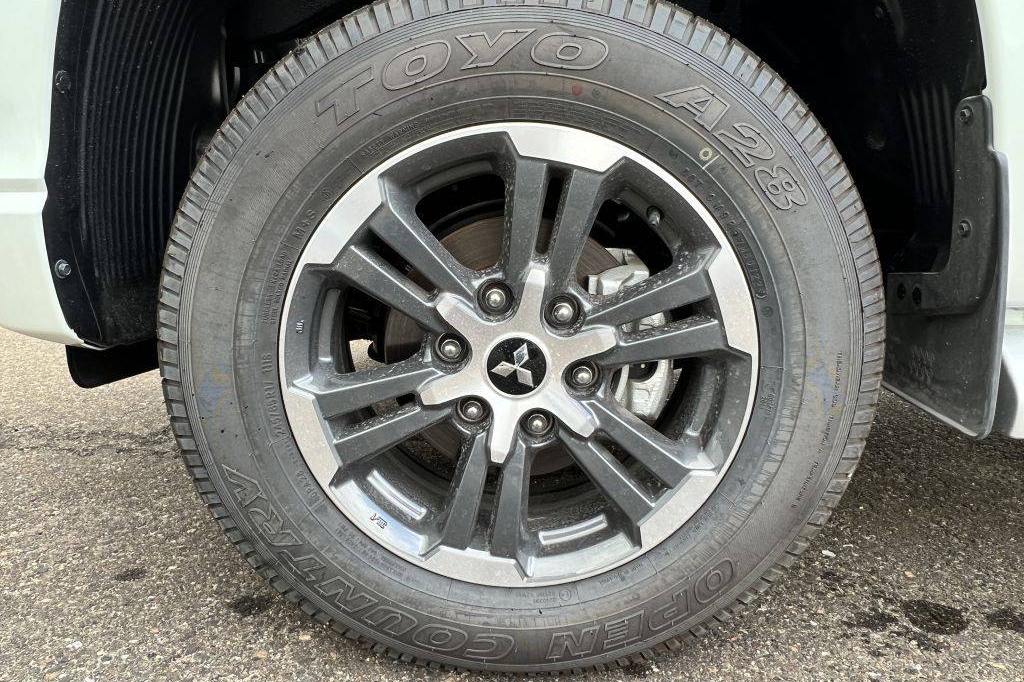 Mitsubishi L200 4x4 2.5D GLX Double Cab 2023 фото Mitsubishi L200 4x4 2.5D GLX Double Cab 2023 фото 7