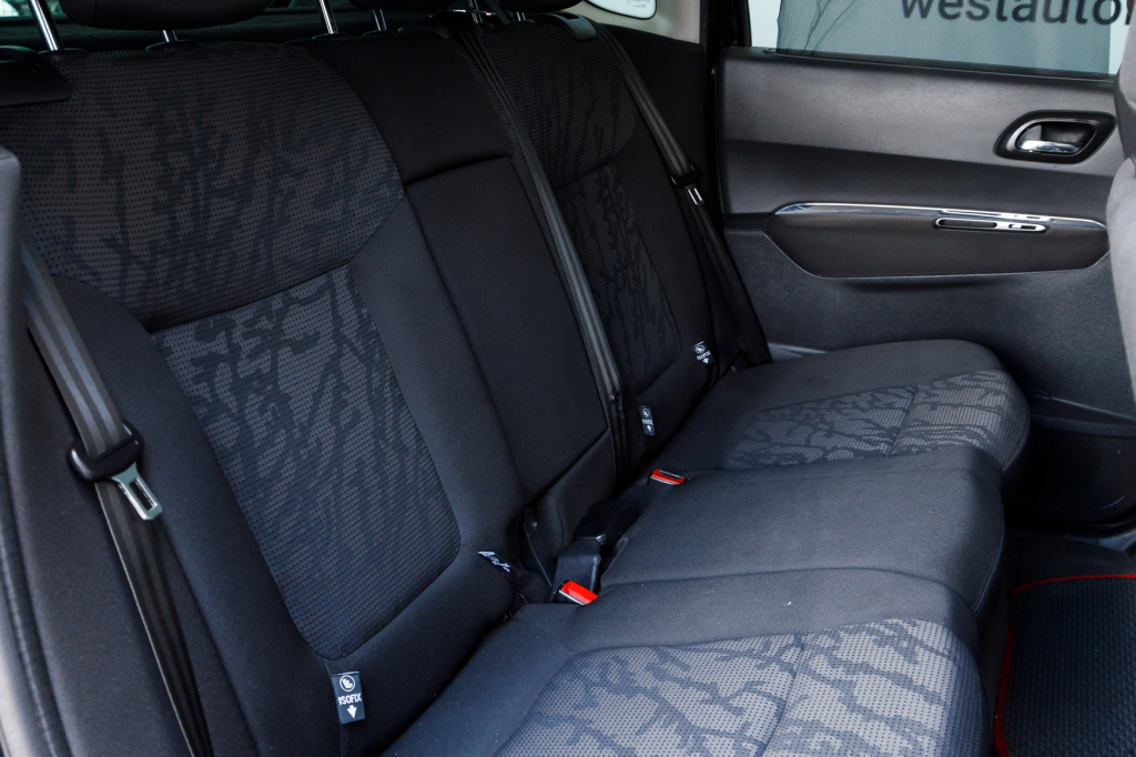 Peugeot 3008 2011 фото 12