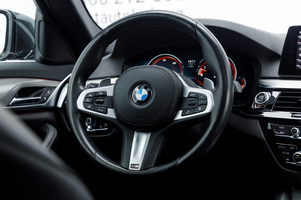 BMW 540 i xDrive 2017 фото 25