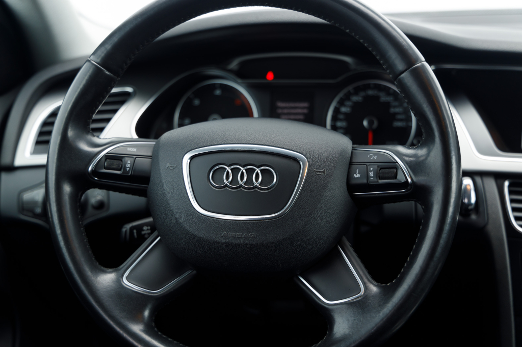 Audi A4 S Line photo 9