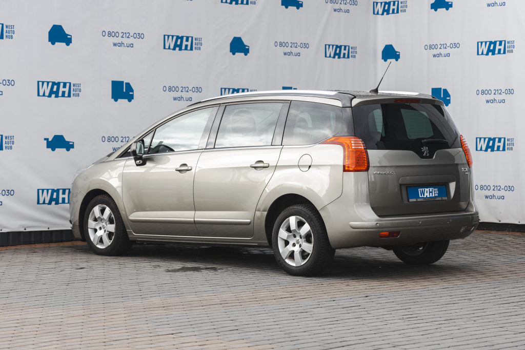 Peugeot 5008 2012 photo 10