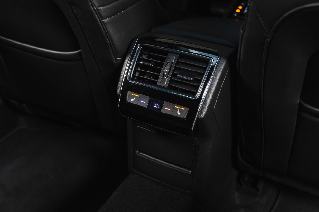 Skoda Superb Plug In Hybrid 2020 фото Skoda Superb Plug In Hybrid 2020 фото 40