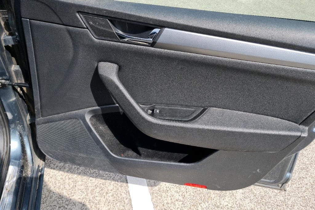 Skoda Superb Combi 2017 фото 52