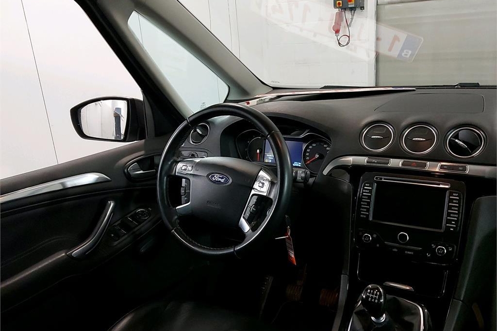 Ford Galaxy 2015 photo 5