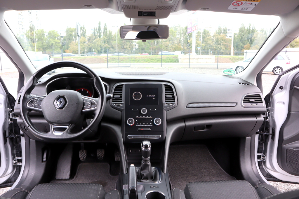 Renault Megane 2017 фото 23