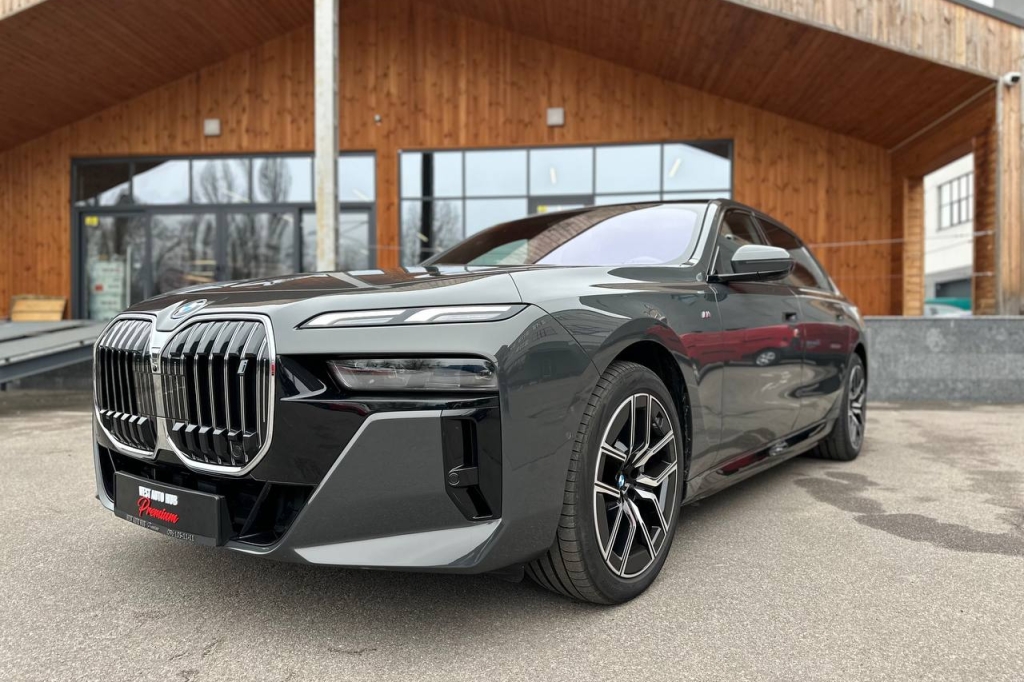 BMW i7 xDrive60 2023 фото 3