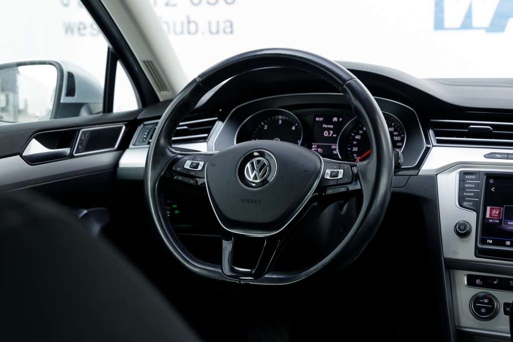 Volkswagen Passat B8 2017 фото 19