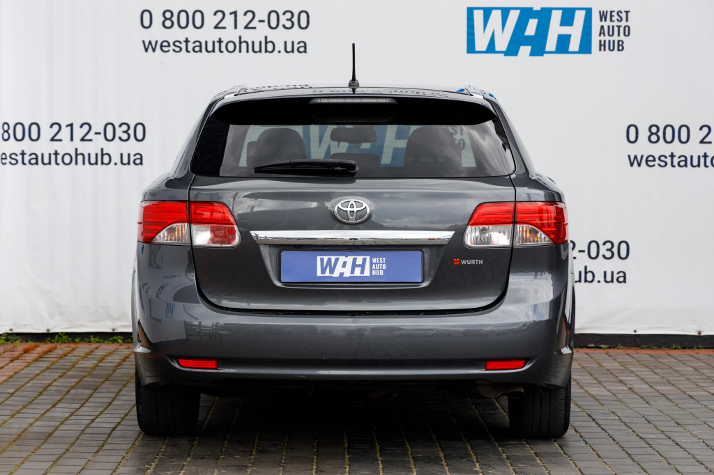 Toyota Avensis 2014 фото 4