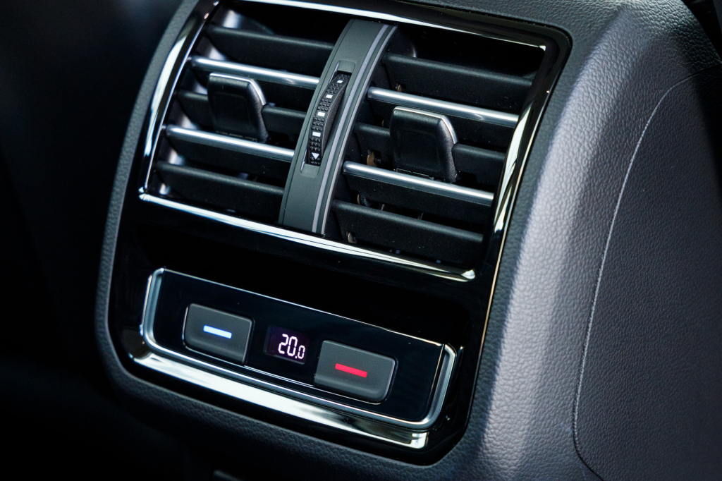 Volkswagen Passat B8 Highline 4Motion 2016 photo 15