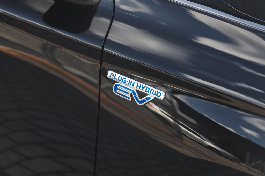 Mitsubishi Outlander PHEV Plug-In Hybrid 2013 photo 5