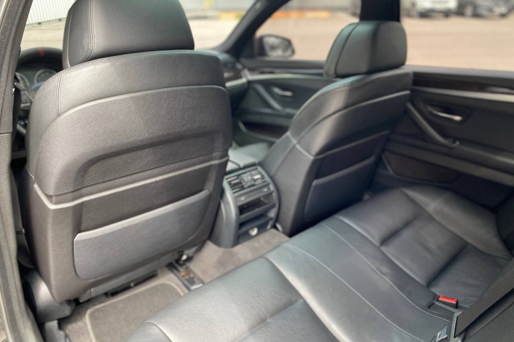 BMW 5 Series 535i 2012 photo 11