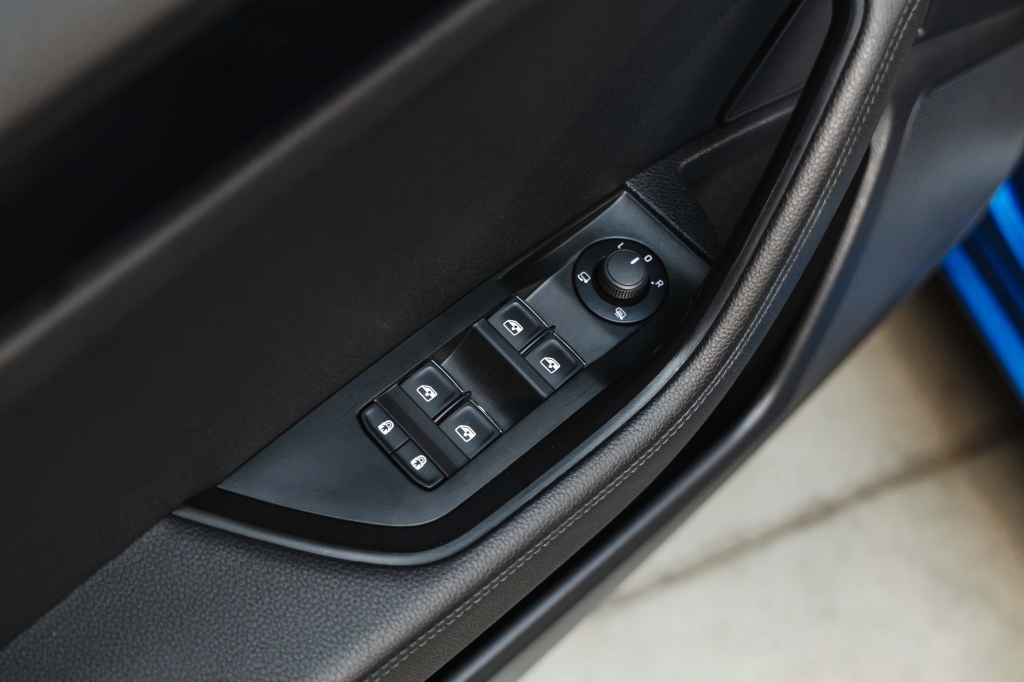 Skoda Superb Plug In Hybrid 2020 фото Skoda Superb Plug In Hybrid 2020 фото 17