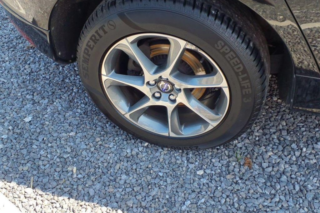 Volvo XC60 2016 фото 17