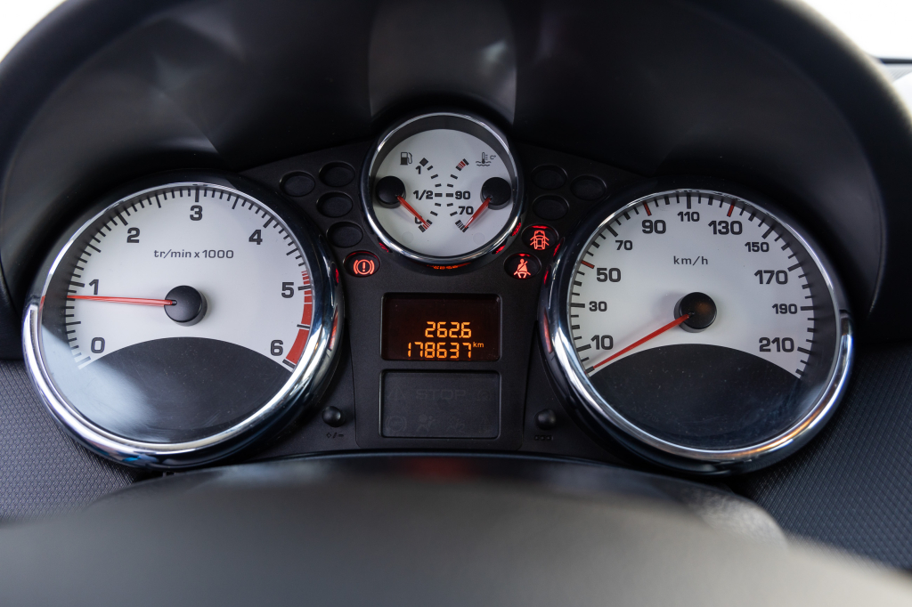 Peugeot 207 Urban Move 2011 photo 16