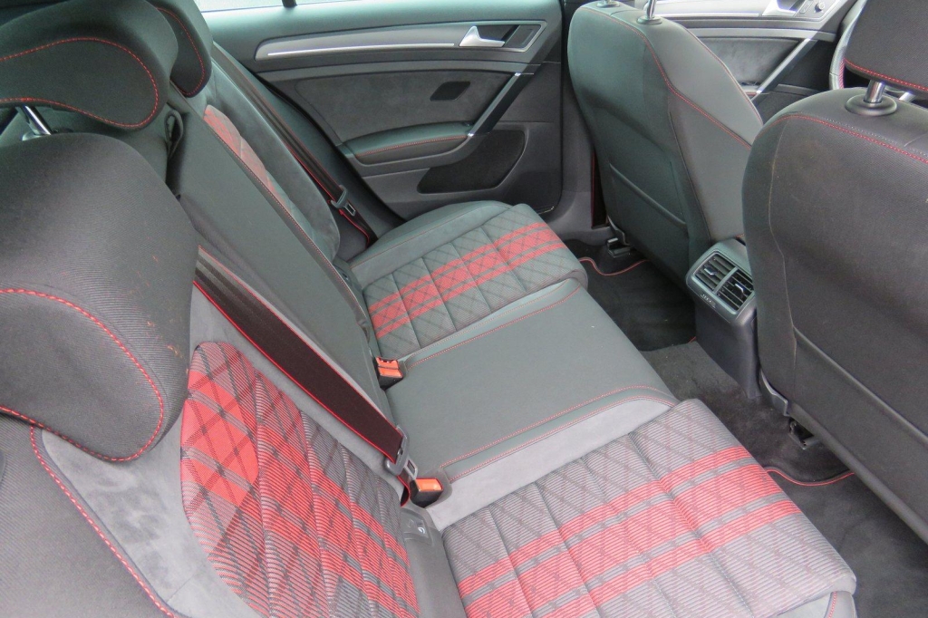 Volkswagen Golf GTI 2020 photo 2