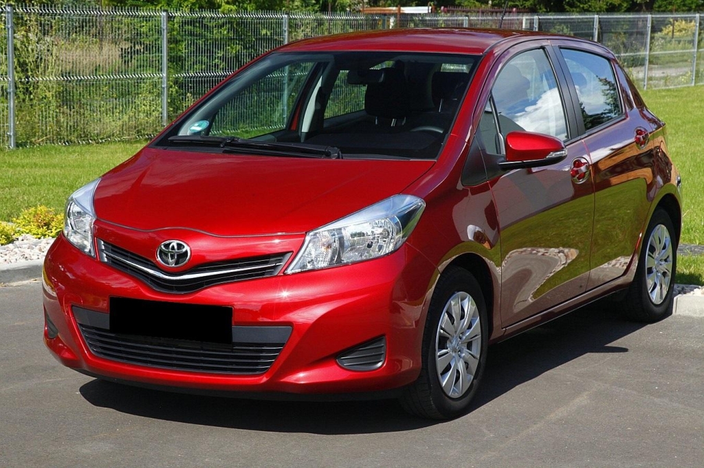 Toyota Yaris 2012 фото 4