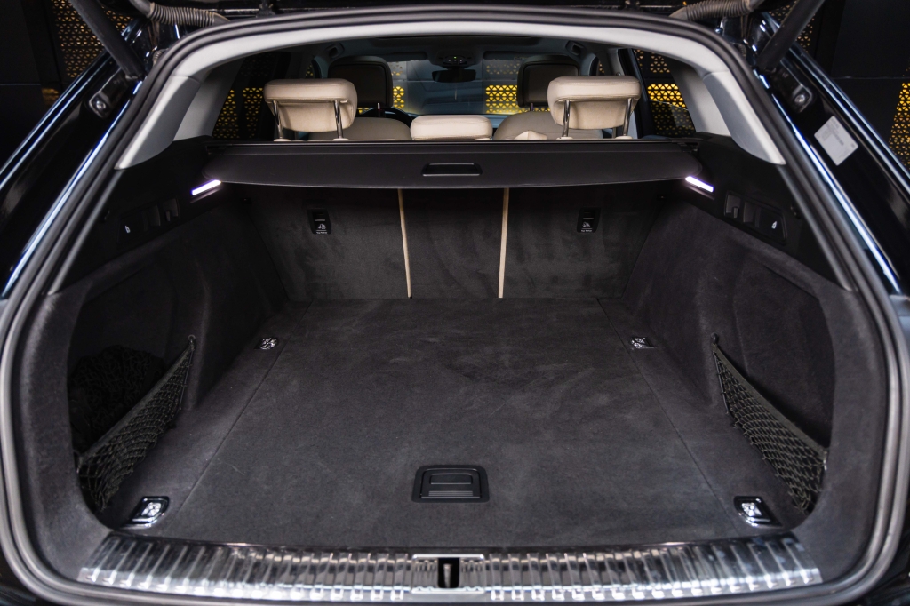 Audi e-tron 55 quattro 2019 фото Audi e-tron 55 quattro 2019 фото 35