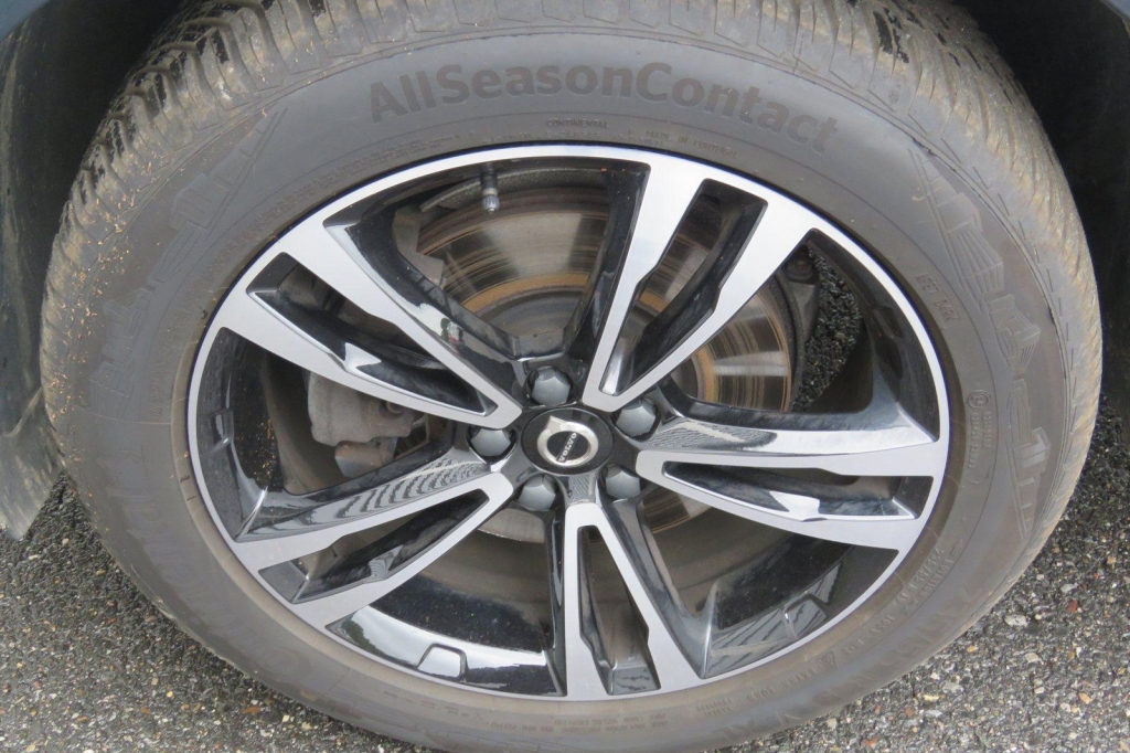 Volvo XC60 2020 фото 6