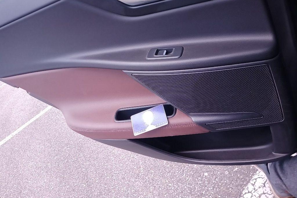 Jaguar XE 2015 photo 8