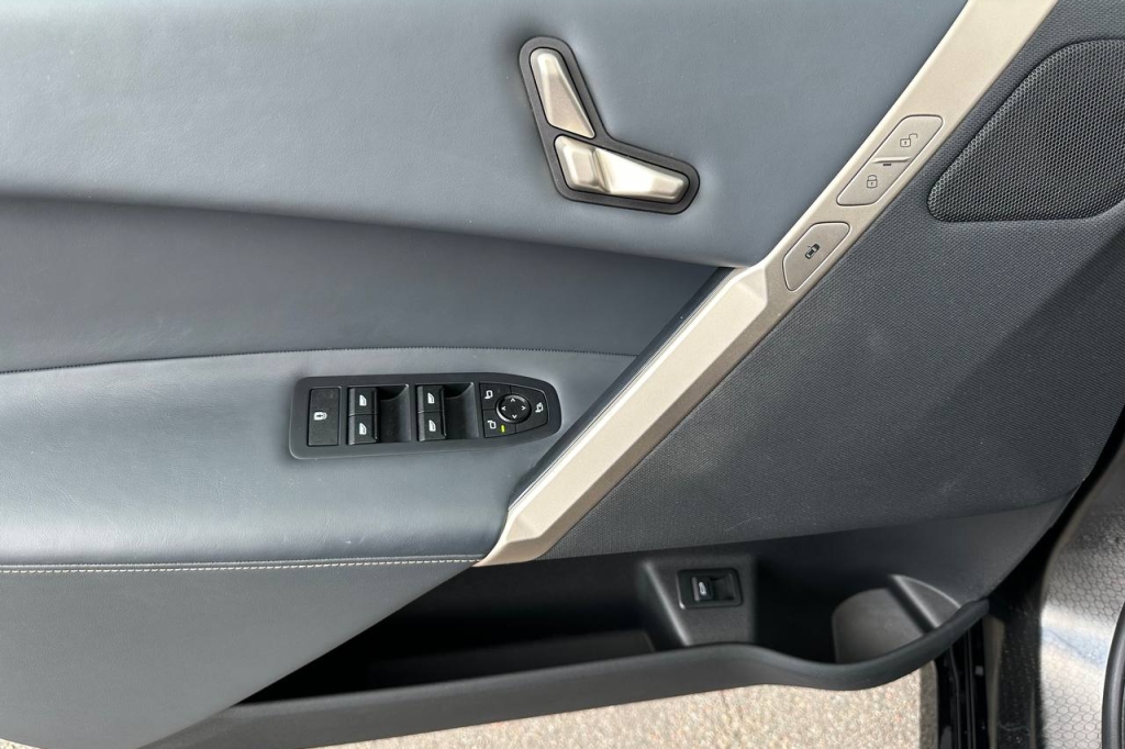 BMW iX xDrive40 2022 фото BMW iX xDrive40 2022 фото 11