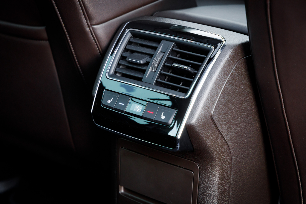 Skoda Superb Laurin & Klement 4x4 2015 photo 34