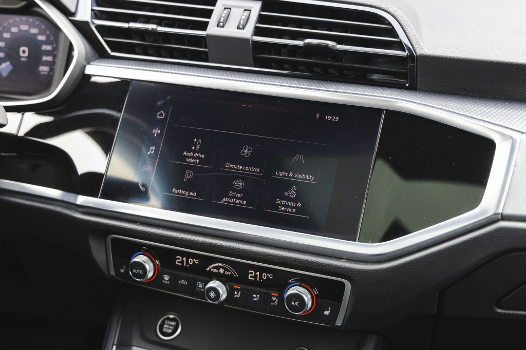 Audi Q3 S-Line 2020 photo 29