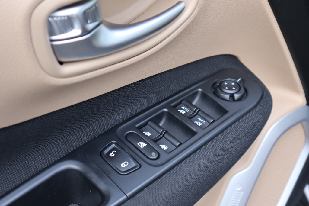 Jeep Renegade Sport 4x4 photo 16