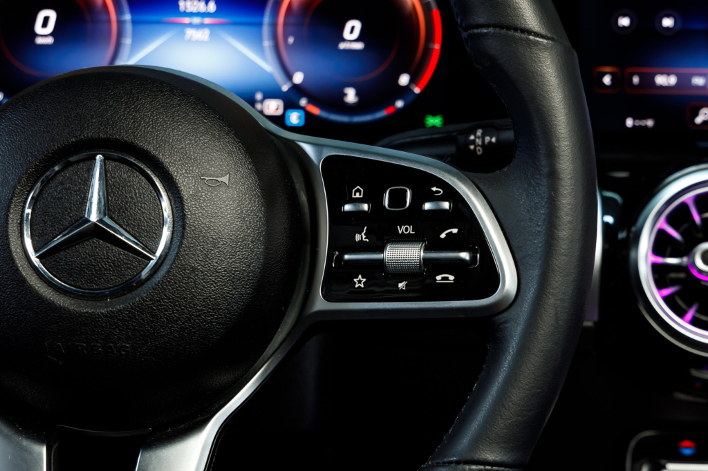 Mercedes-Benz GLB-Class 250 2020 photo 33