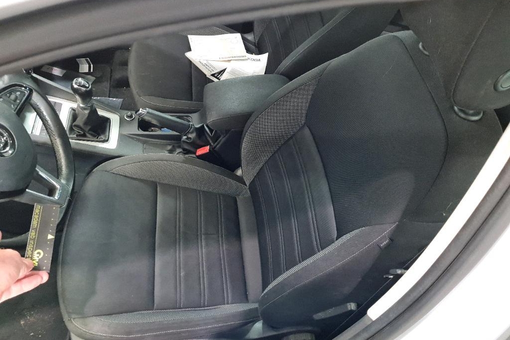 Skoda Octavia Combi 2018 фото 15