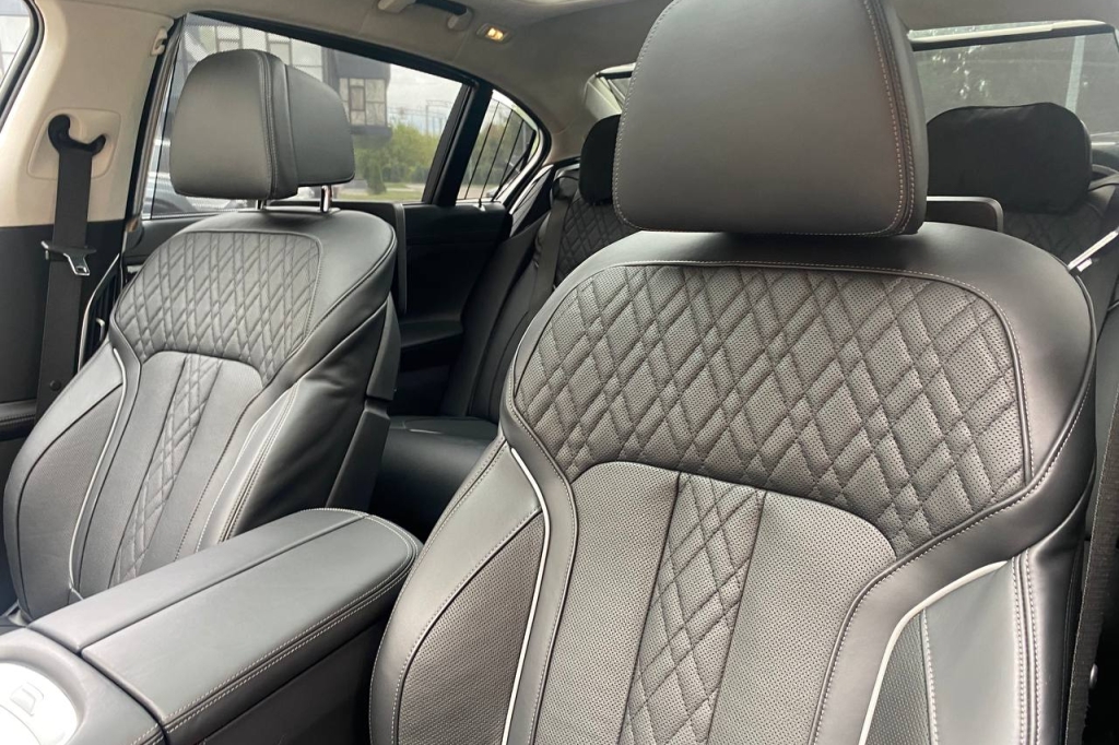 BMW 740 xDrive 2019 фото 12