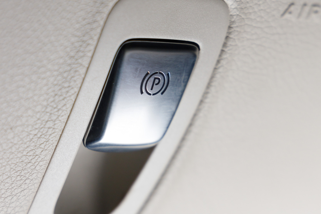 Mercedes-Benz E 200 4Matic AMG Line photo 27