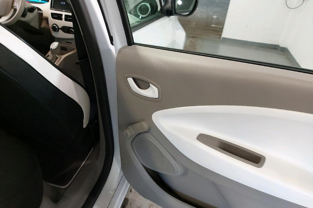 Renault Zoe 2018 фото 28