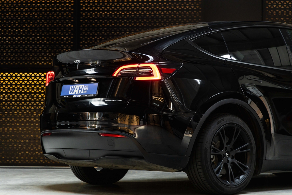 Tesla Model Y Long Range Dual Motor 2022 фото Tesla Model Y Long Range Dual Motor 2022 фото 8