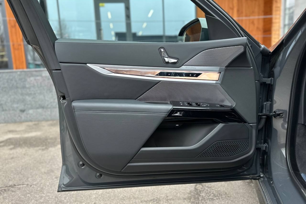 BMW i7 xDrive60 2023 фото 10