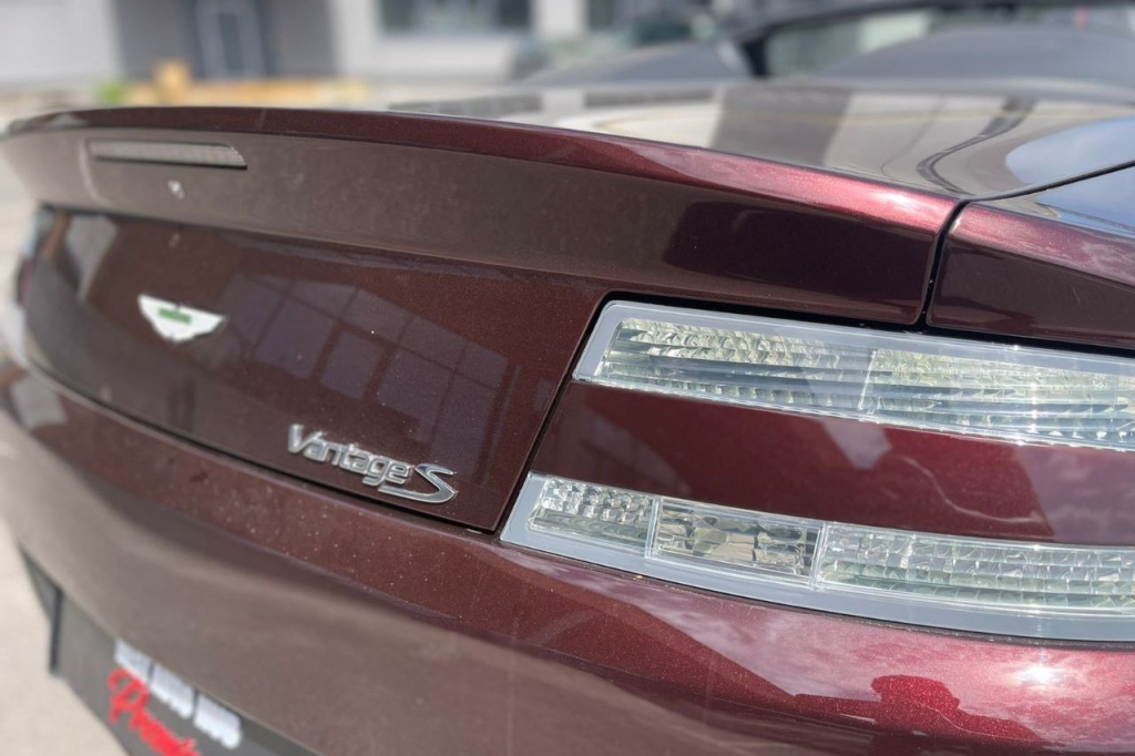 Aston Martin V8 Vantage S 2017 фото 6