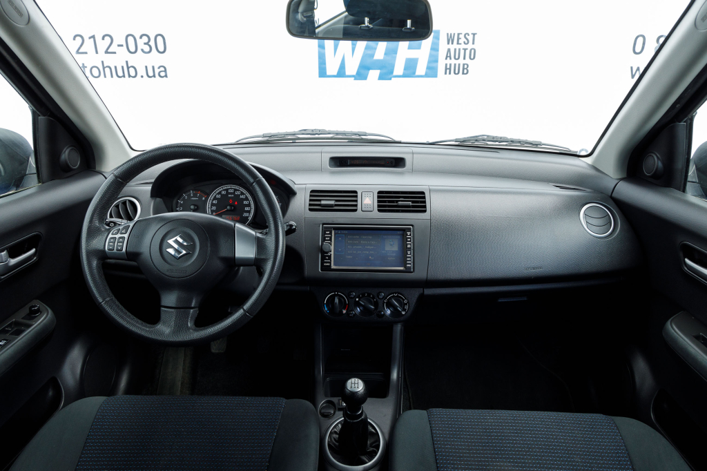Suzuki Swift 2010 фото 21