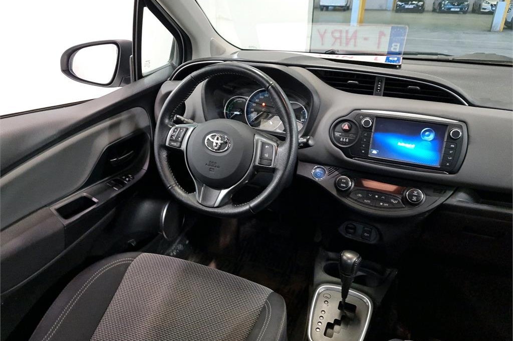 Toyota Yaris 2016 фото 1
