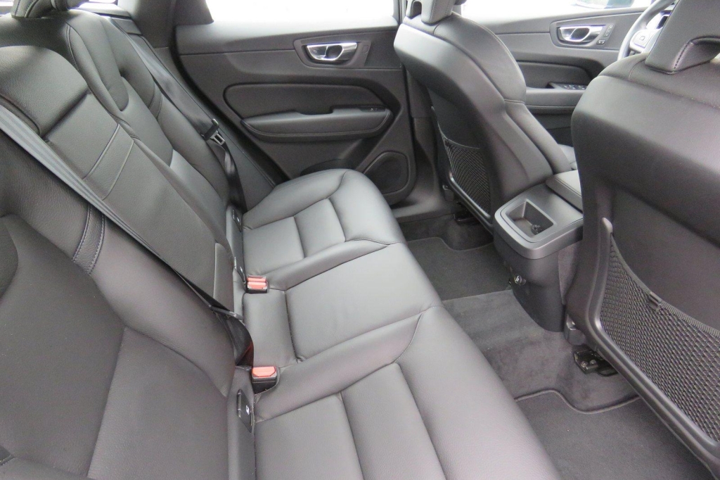 Volvo XC60 2020 фото 6