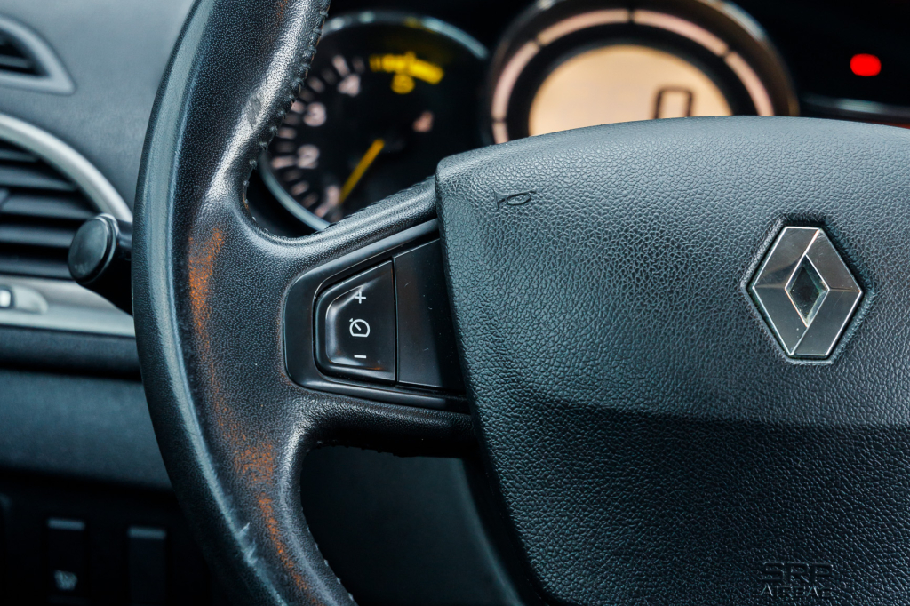 Renault Megane 2015 фото 8