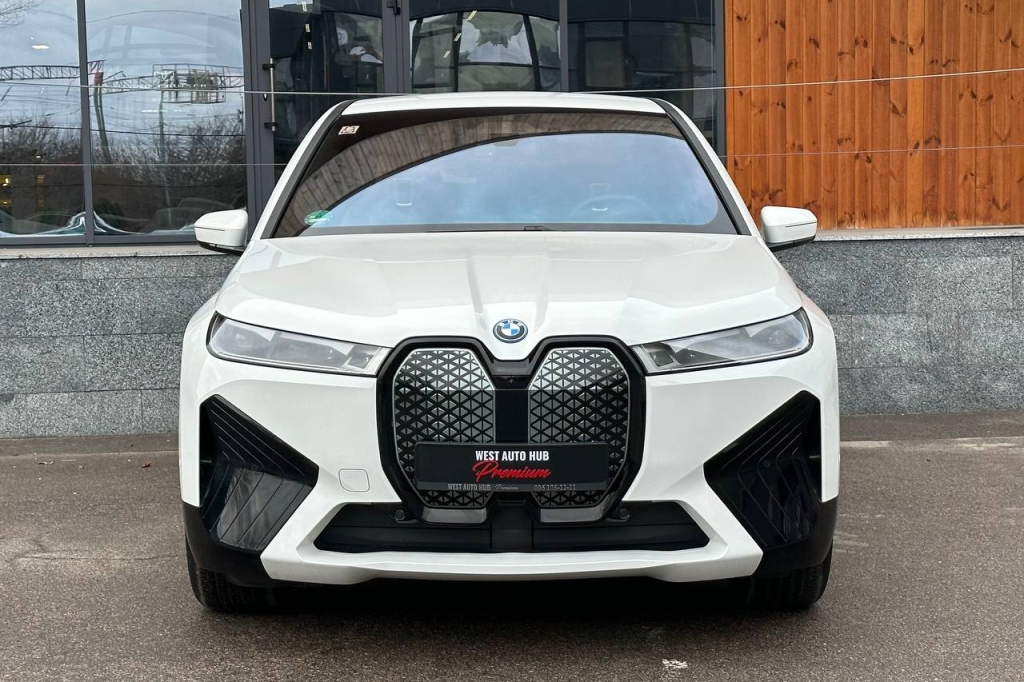 BMW iX xDrive40 2023 photo 1