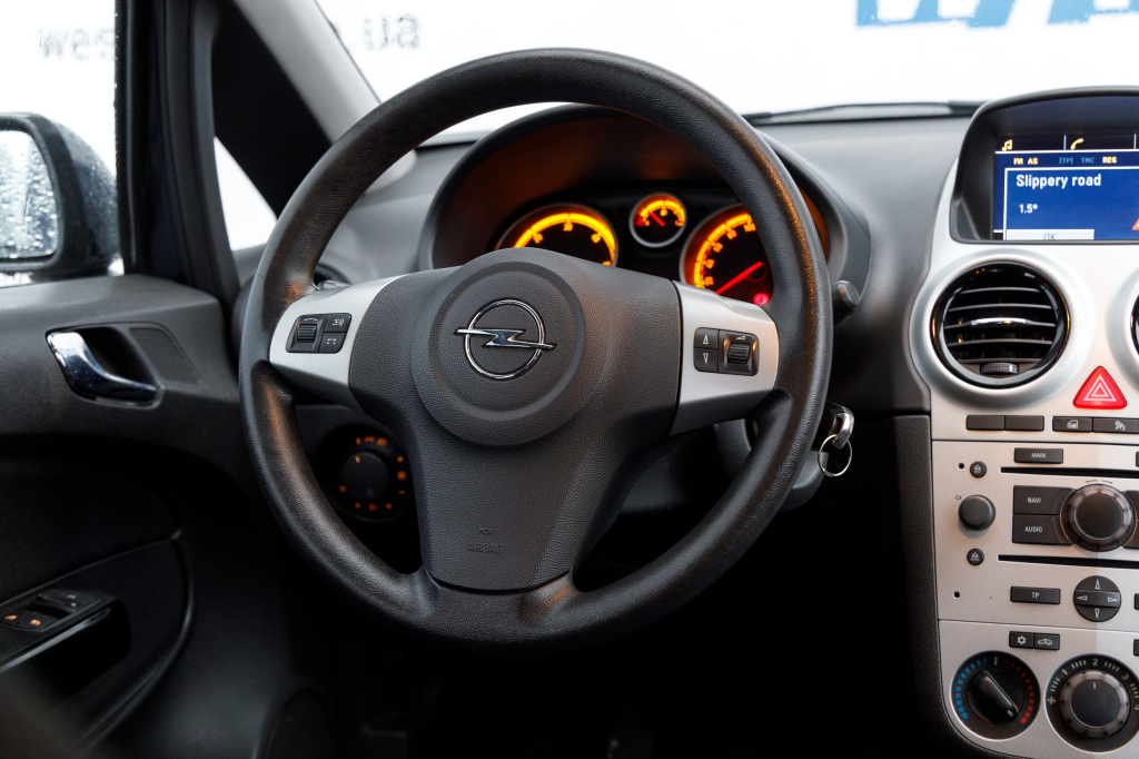 Opel Corsa фото 7