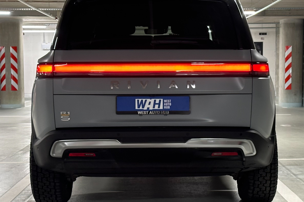 Rivian R1S 2023 photo 11