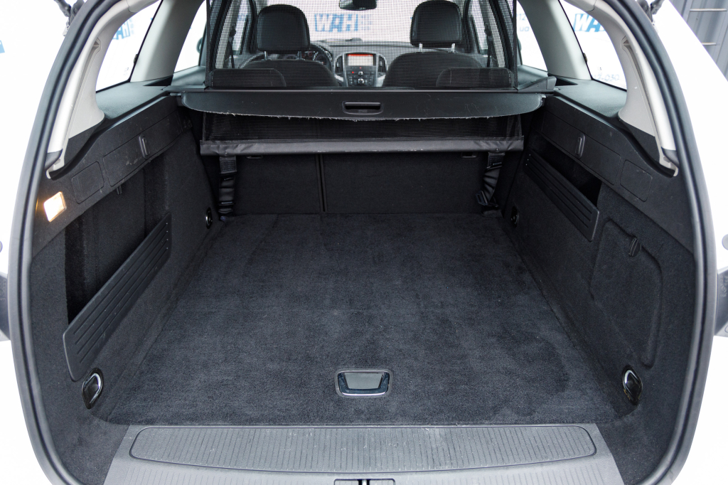 Opel Astra J Sports Tourer 2015 photo 27